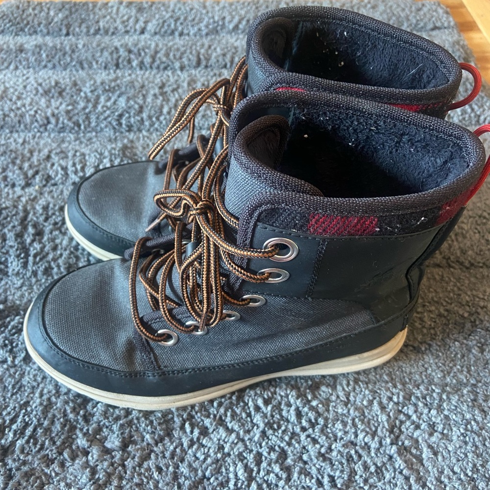 Sorel Explorer size 5 boots